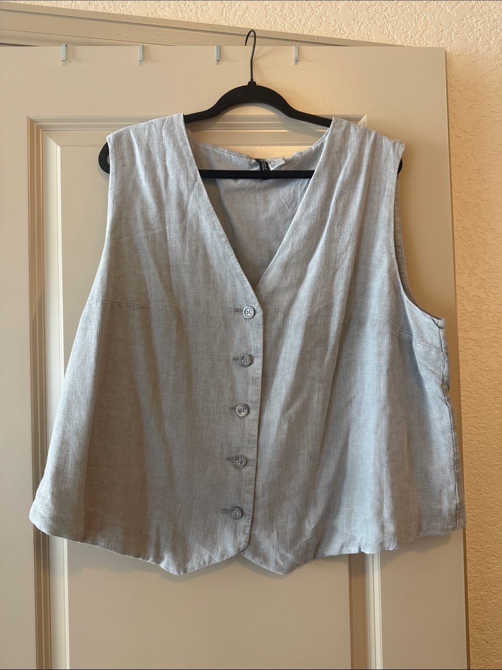 Divided Light Gray Sleeveless Button-Front Women's Top